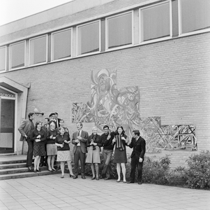 128494 Afbeelding van enkele leerlingen van klas 4B van de Rijkskweekschool voor onderwijzers (Van Lieflandlaan 17) te ...